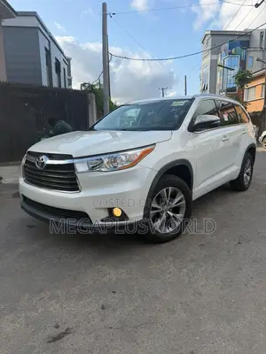 Toyota Highlander XLE 4dr SUV (3.5L 6cyl 6A) 2015 White