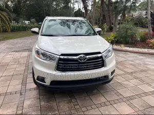 Toyota Highlander XLE 4dr SUV (3.5L 6cyl 6A) 2015 White