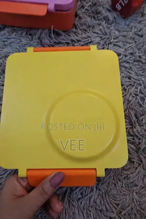 Omie Lunch Box for Kids Plus Dips