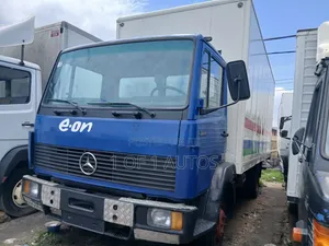 Mercedez Benz 814 Blue