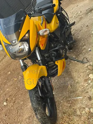 Bajaj Pulsar 220 F 2025 Yellow