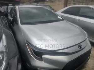 Toyota Corolla SE 2022 Silver