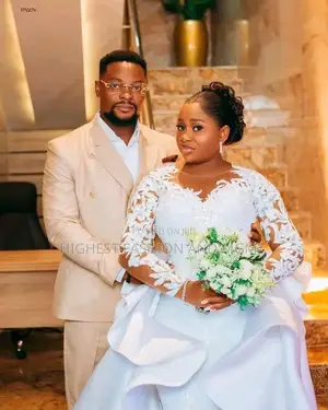Cream-Beige Double-Breasted Suit White Embroidered Lace Bridal Gown