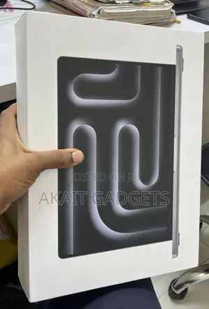 New Laptop Apple MacBook Pro 2023 M2 8GB Apple M3 SSD 512GB