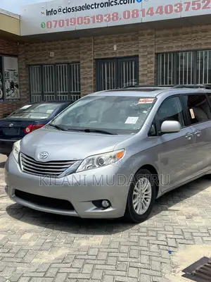 Toyota Sienna LE 7 Passenger 2012 Silver