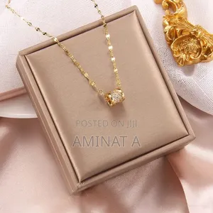 Elegant Gold Crystal Pendant Necklace