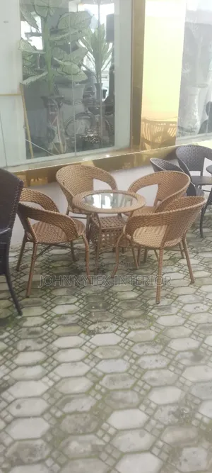 Out Door Chairs With Table