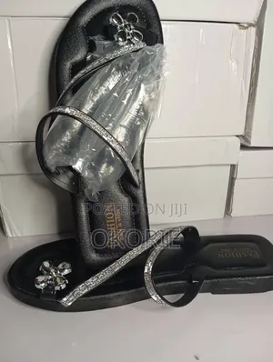 French-Style Lightweight Slip-on Toe Rhinestone-Studded Trendy Sandals