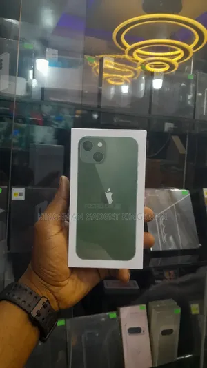 New Apple iPhone 13 128 GB Green