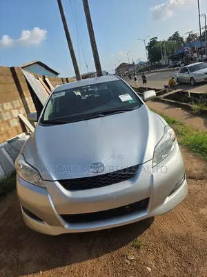 Toyota Matrix Hatchback FWD (1.8L 4cyl 5M) 2010 Silver