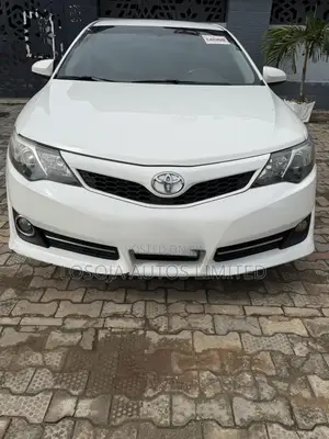Toyota Camry SE Sport 4dr Sedan (2.5L 4cyl 6A) 2014 White