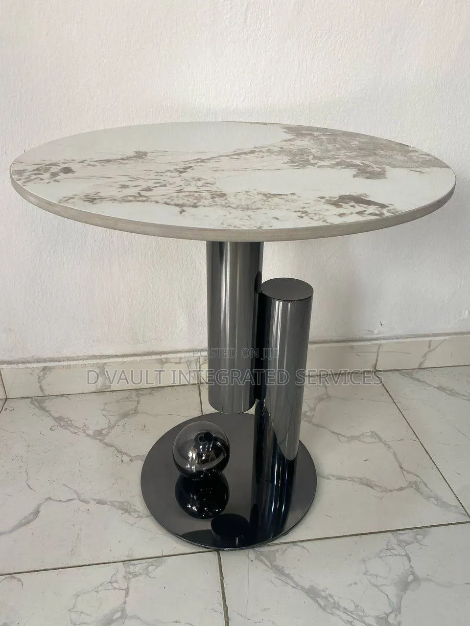 Bar Stool / Modern Corner Table