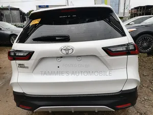 Toyota Yaris Cross 1.5 AWD 2024 White
