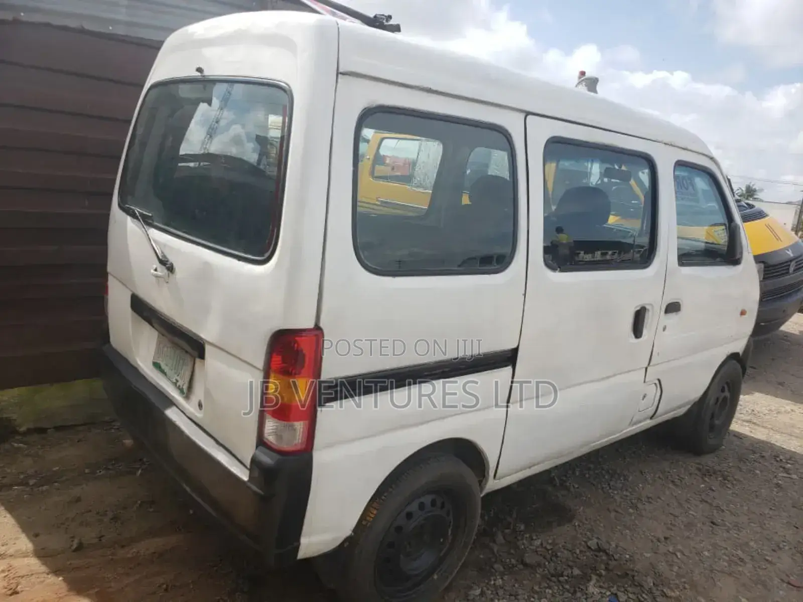 Suzuki Every 2000 White