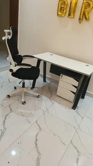Ergonomic Office Swivel Mesh Chair and Table