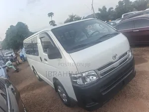 Toyota HiAce 2013 White