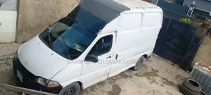 Toyota HiAce 2007 White