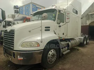 Mack Pinnacle Cxu613 2016 Sleeper Tractor Head 10 Tyres