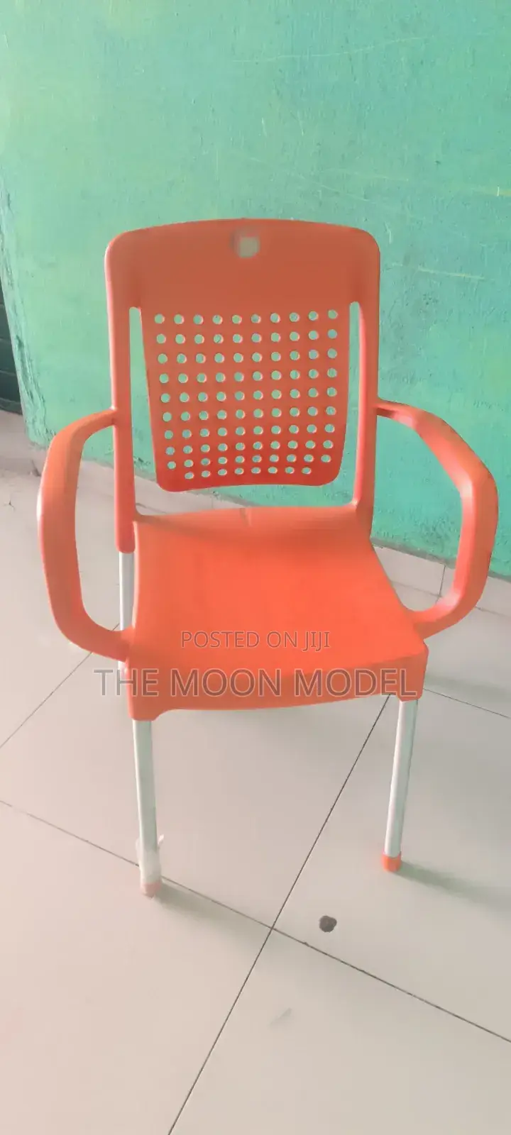 Plastic Chair and Restaurant Choice