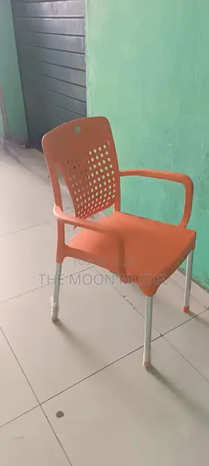 Plastic Chair and Restaurant Choice