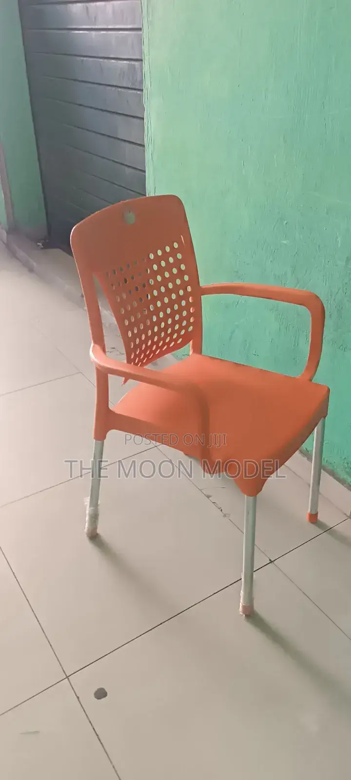 Plastic Chair and Restaurant Choice