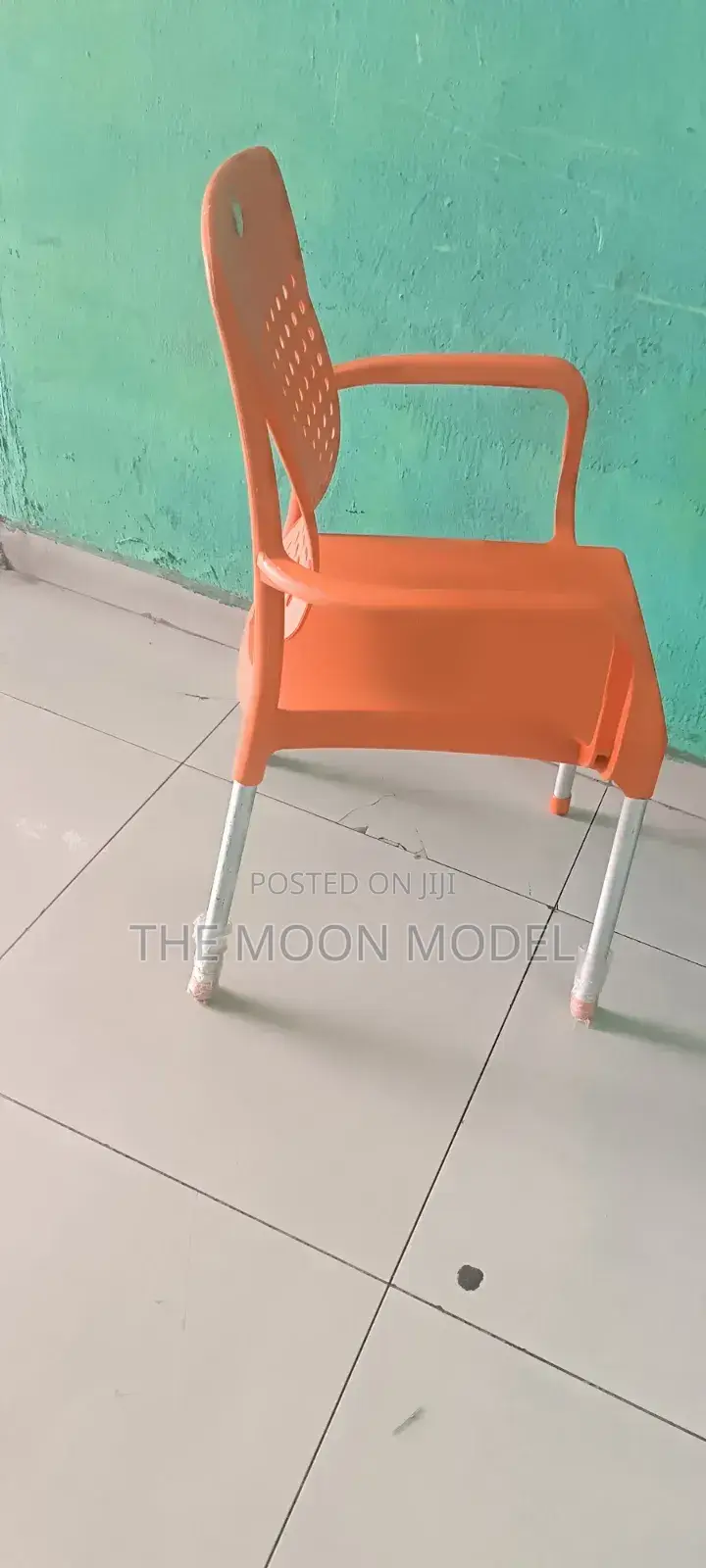 Plastic Chair and Restaurant Choice