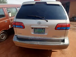 Toyota Sienna 2002 Gold