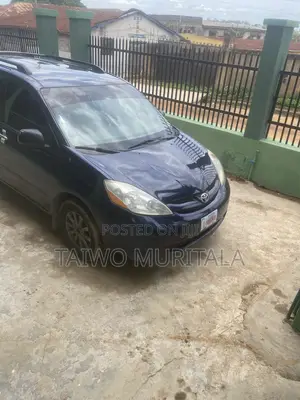 Toyota Sienna LE AWD 2005 Blue