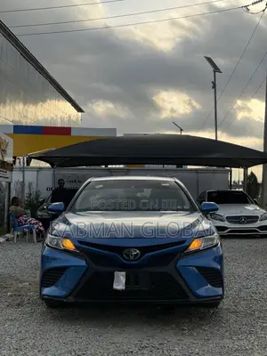 Toyota Camry SE FWD (2.5L 4cyl 8AM) 2018 Blue