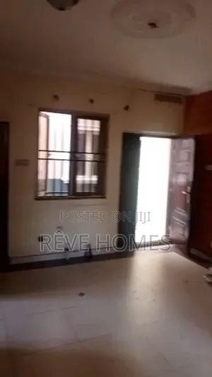 2bdrm Block of Flats in Adekunle for rent