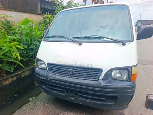 Toyota HiAce 2002 White