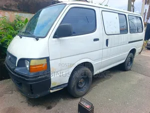 Toyota HiAce 2002 White