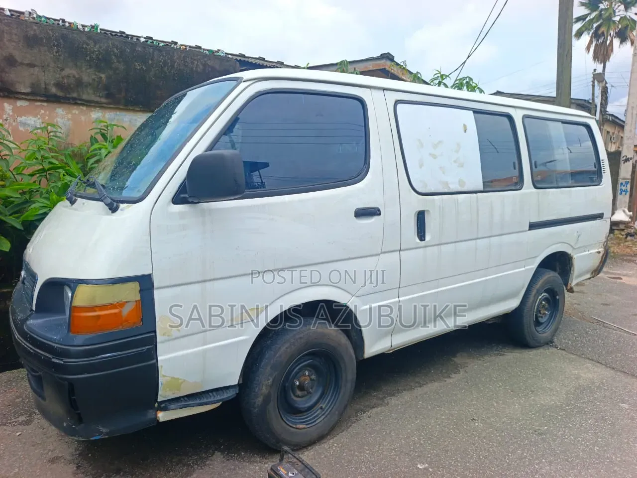Toyota HiAce 2002 White