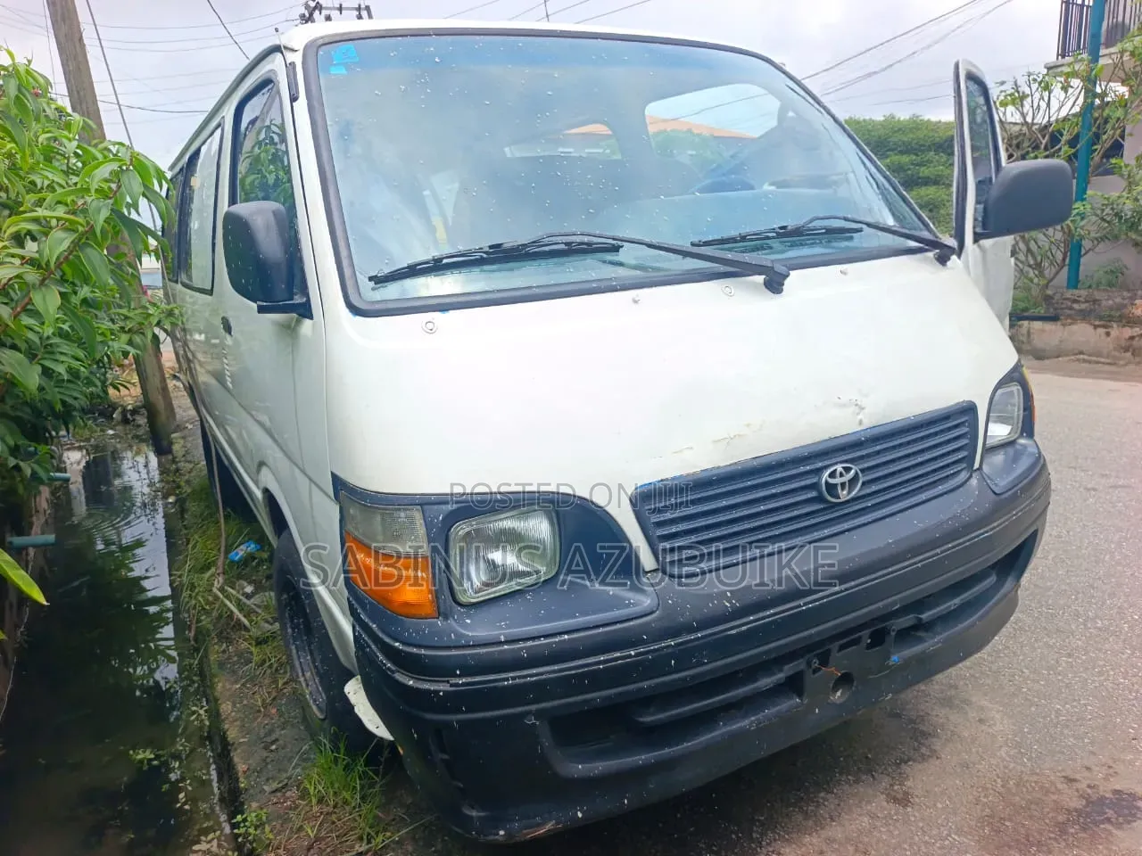 Toyota HiAce 2002 White