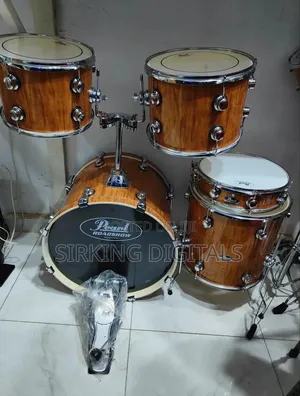 Pearl Roadshow Quality Professional Drum Set