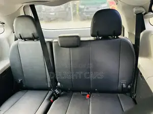 Toyota Sienna SE Premium 8 Passenger (3.5L 6cyl 8A) 2017 Red