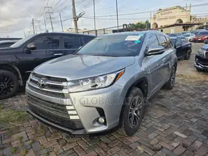 Toyota Highlander XLE V6 4x4 (3.5L 6cyl 6A) 2016 Silver