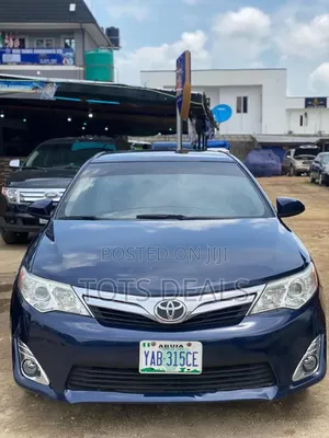 Toyota Camry LE 4dr Sedan (2.5L 4cyl 6A) 2013 Blue