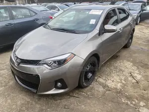 Toyota Corolla LE Eco 4dr Sedan (1.8L 4cyl CVT) 2015 Gold