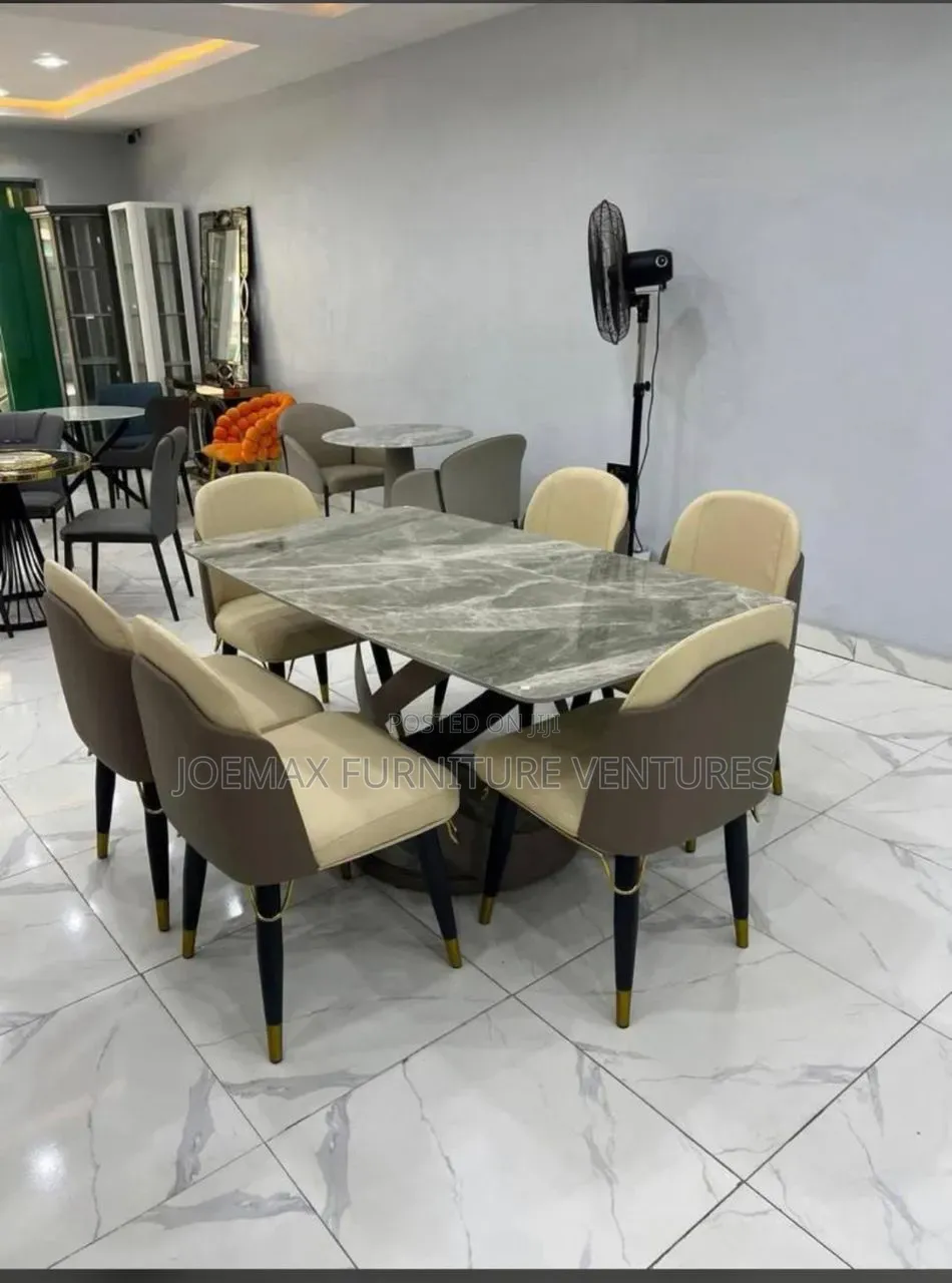 Royal Round Dining Table By6