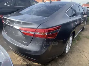 Toyota Avalon Limited Sedan FWD (3.5L 6cyl 6A) 2013 Brown