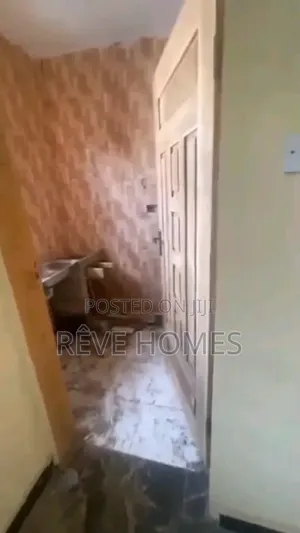 Mini Flat in Adekunle for rent