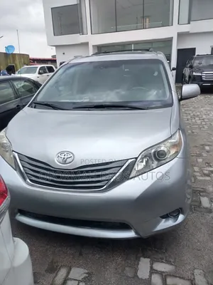 Toyota Sienna 2011 Silver