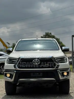Toyota Hilux 2023 White