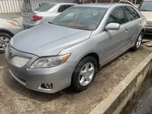 Toyota Camry XLE 4dr Sedan (2.5L 4cyl 6AM) 2010 Silver