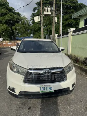 Toyota Highlander LE 4dr SUV AWD (3.5L 6cyl 6A) 2014 White