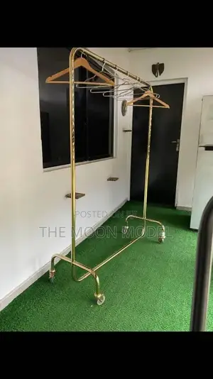 Single Gold Hanger