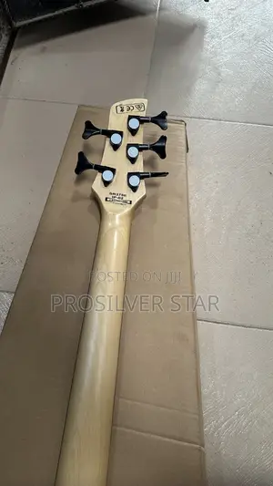 Ibanze Soundgear 5strings Active Bass Guitar