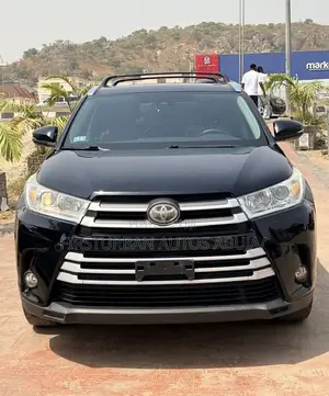 Toyota Highlander XLE 4x4 V6 (3.5L 6cyl 8A) 2018 Black