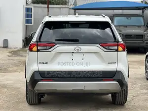 Toyota RAV4 Limited FWD 2019 White